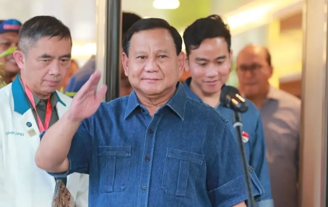 Bakal calon presiden Koalisi Indonesia Maju (KIM) Prabowo Subianto diminta segera mengganti Gibran Rakabuming Raka sebagai cawapres.