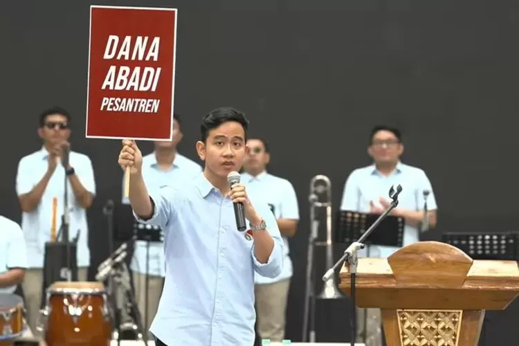 Ketua DPP PDIP Bidang Ideologi dan Kaderisasi, Djarot Saiful Hidayat, kembali mengungkapkan kekecewaannya atas keputusan Gibran Rakabuming.