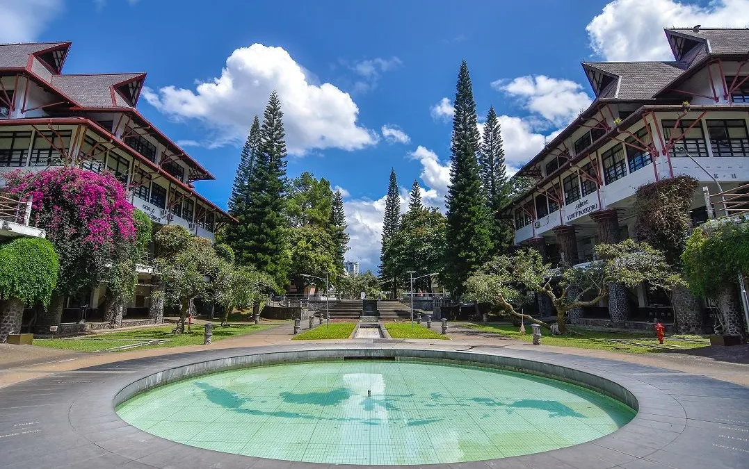 Institut Teknologi Bandung (ITB) TOP 4 Kampus dengan Jurusan Teknik dan Teknologi Terbaik di Indonesia Menurut QS WUR 2023, ITB Ungguli UI!