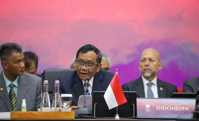 Menko Polhukam sekaligus bacawapres 2024, Mahfud MD mengatakan bahwa dirinya sempat ditawari menjadi cawapres Anies Baswedan dan Prabowo Subianto.