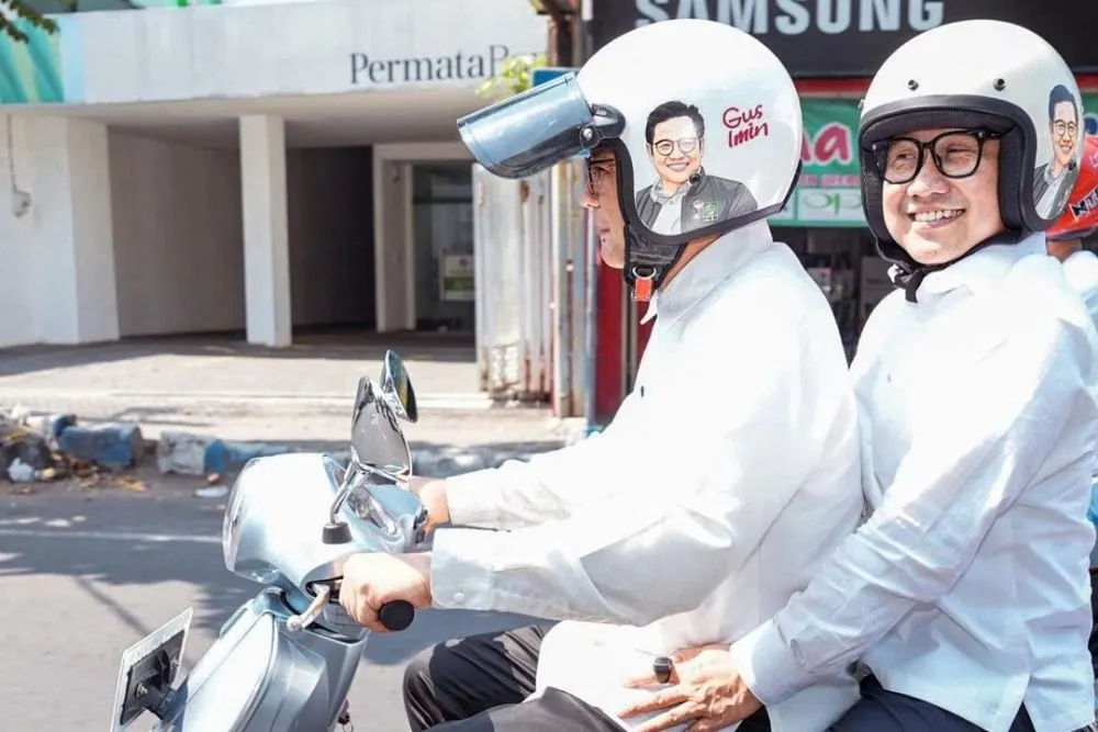 Sebelum Berangkat ke KPU Hari Ini, Anies Baswedan Sungkem Minta Restu Ibunda (Instagram @aniesbaswedan)