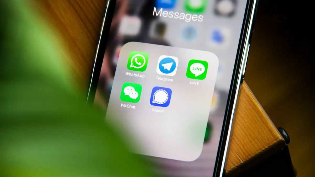Ilustrasi. WhatsApp resmi meluncurkan fitur baru saat panggilan video atau video call yaitu berbagi layar atau screen sharing.