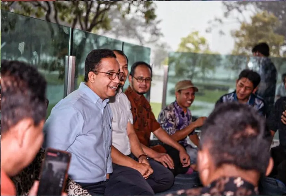 Anies Baswedan bertemu dengan Pekerja Migran Indonesia di Malaysia. 