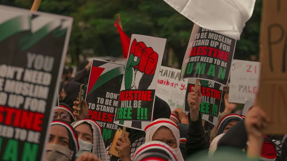 Kemlu mengungkapkan bahwa ada 129 orang WNI yang Menolak untuk dievakuasi, meski perang antara Palestina dan Israel semakin memanas.