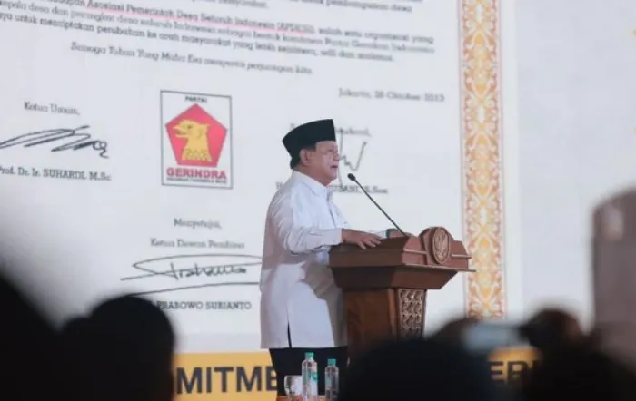 Ketua Umum Partai Gerindra, Prabowo Subianto, menjawab pertanyaan soal kemungkinan soal capres-cawapres. Begini jawabannya. 