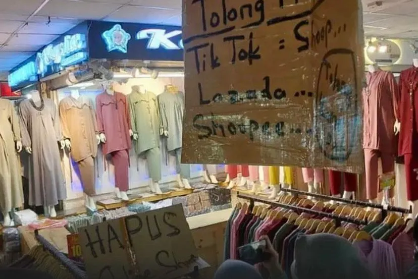 Menurut Mendag, platform e-commerce seperti Shopee juga telah membantu para pelaku UMKM dengan tidak menjual barang impor.