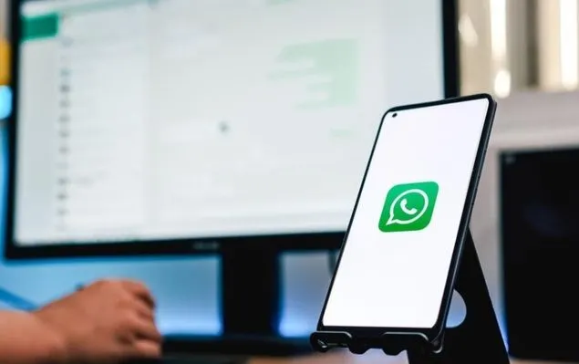 Ilustrasi mengubah latar belakang saat video call WhatsApp.