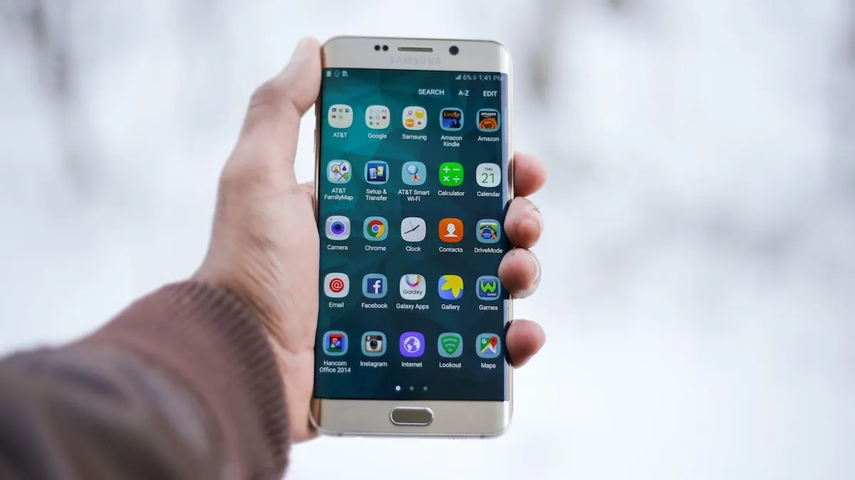 Rupanya banyak pengguna Android yang tidak tahu bahwa ada trik rahasia untuk menghilangkan iklan yang suka muncul di tampilan handphone.