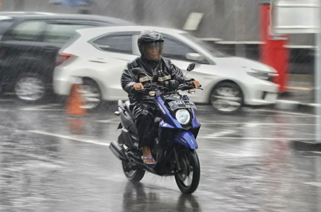 Badan Meteorologi, Klimatologi, dan Geofisika (BMKG) memprediksi awal musim hujan pada tahun 2023 akan terjadi lebih lambat dari biasanya.