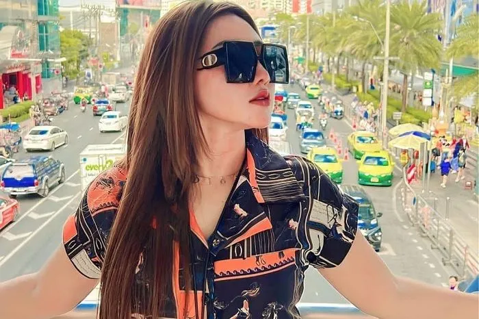 Gaya Sosialita Luluk Ramai Hujatan