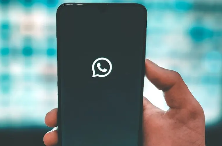 Ilustrasi fitur WhatsApp yang tersembunyi.