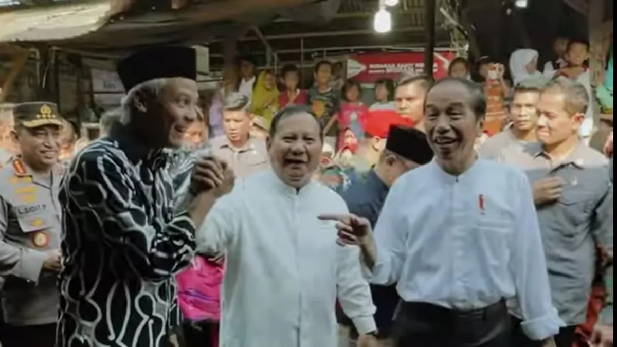 Kunjungi Pasar Grogolan, Pekalongan, Presiden Jokowi Lakukan ini Kepada Ganjar Pranowo dan Prabowo Subianto (YouTube Sekretariat Presiden)