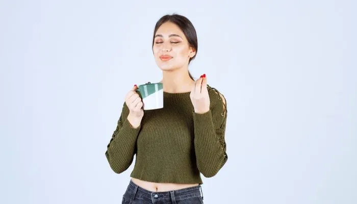 Ilustrasi wanita gemar minum kopi
