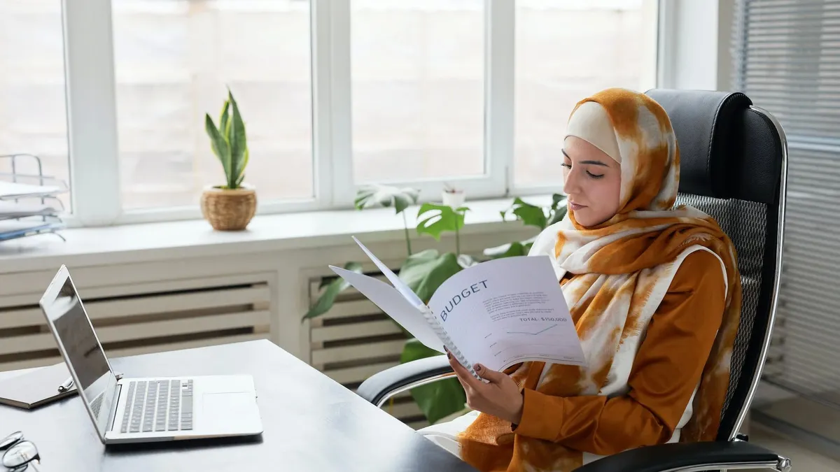 Jurusan Kuliah Ekonomi Islam: Mata Kuliah, Prospek Kerja, dan Rekomendasi Kampus di Indonesia (pexels.com/Cedric Fauntleroy)