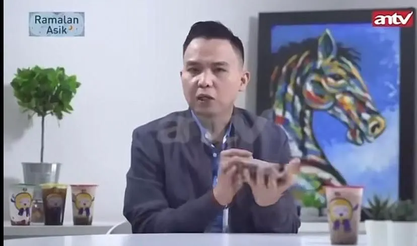 Ramalan Hard Gumay: Kehidupan Asmara Ayu Ting Ting Selalu Dicampuri Orang Tuanya