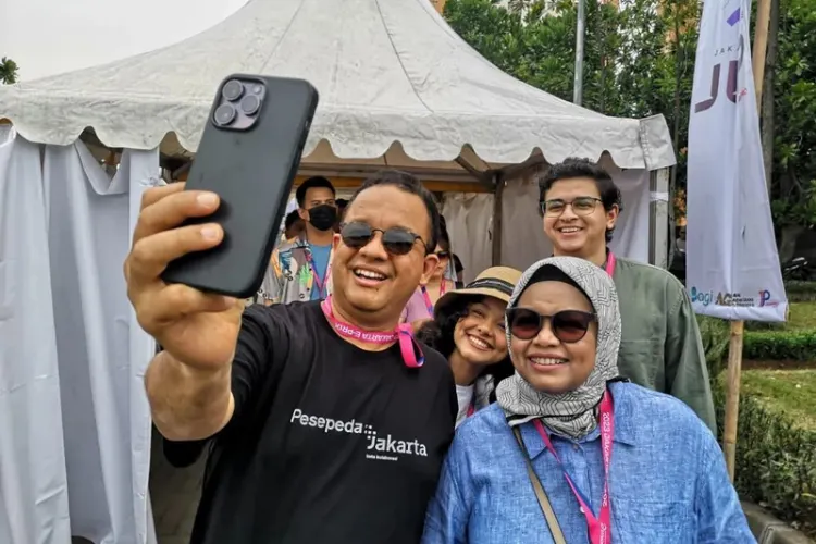 Anies Baswedan diberikan rekomendasi beberapa nama untuk cawapres saat berkunjung ke Pondok Pesantren At-Tauhid, Surabaya.