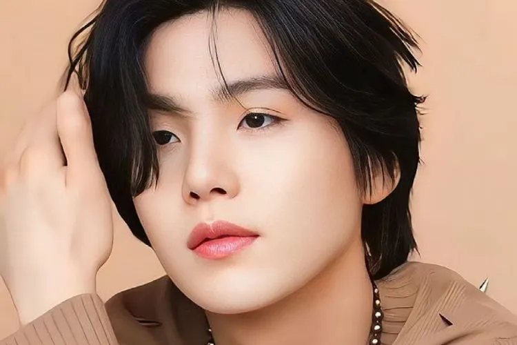 Potret Suga BTS yang dikabarkan akan melaksanakan wajib militer.