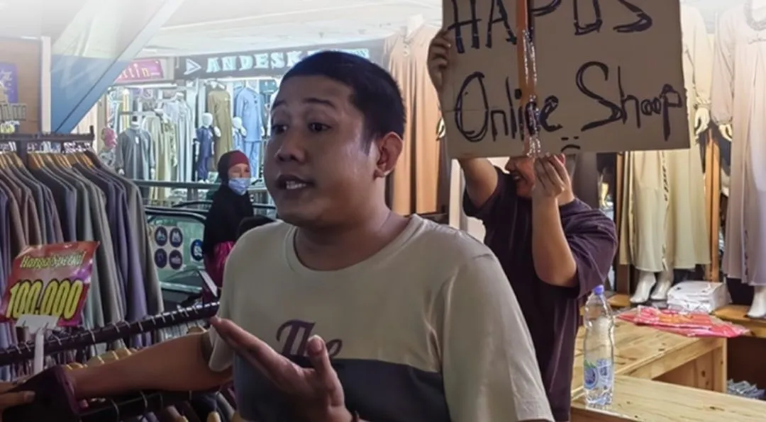 Kebijakan pemerintah menutup operasional TikTok Shop tidak sepenuhnya meningkatkan transaksi perdagangan konvensional di Pasar Tanah Abang.