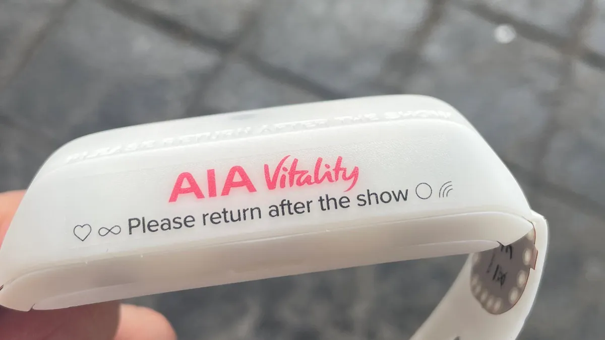 Potret wristband konser Coldplay
