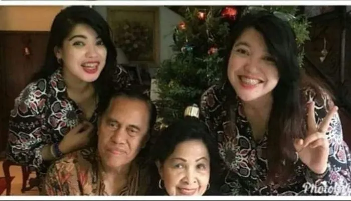 Nama dokter Padmosantjojo kembali mencuat lantaran keberhasilannya di masa silam mengoperasi bayi kembar siam Yuliana dan Yuliani.