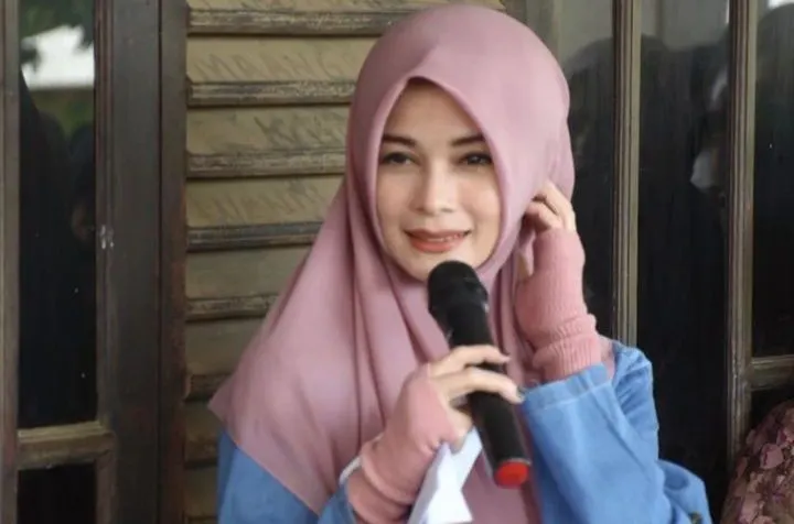 Jihan Fahira, seorang pemeran, politikus, dan model kelahiran Bogor, Jawa Barat pada tanggal 6 Januari 1978.