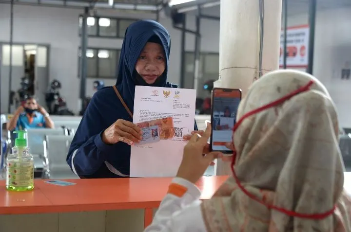 Adanya kepastian perpanjangan pencairan bansos itu, para Keluarga Penerima Manfaat (KPM) diminta untuk segera mencairkan saldo bansos ini.
