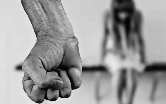 Yuk, simak tanda yang mengindikasikan bahwa pria sebenarnya memiliki sisi gelap, meskipun mereka sering terlihat baik.
