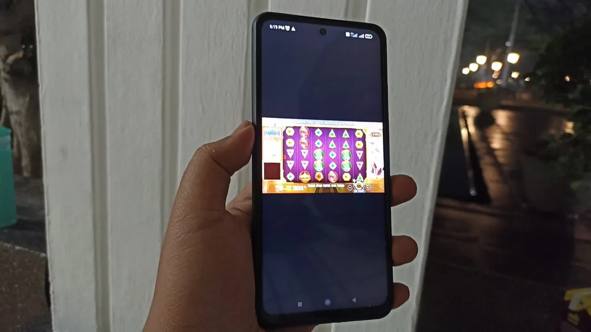 Tindakan ini harus dijauhi agar tidak terjadi pada diri kita. Adapun berikut 5 dampak negatif jika kecanduan bermain judi online.