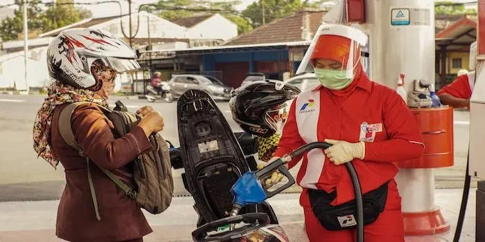 Harga BBM Pertamina Turun Per 1 November 2023, Cek Daftar Harga Tiap Daerah di Sini