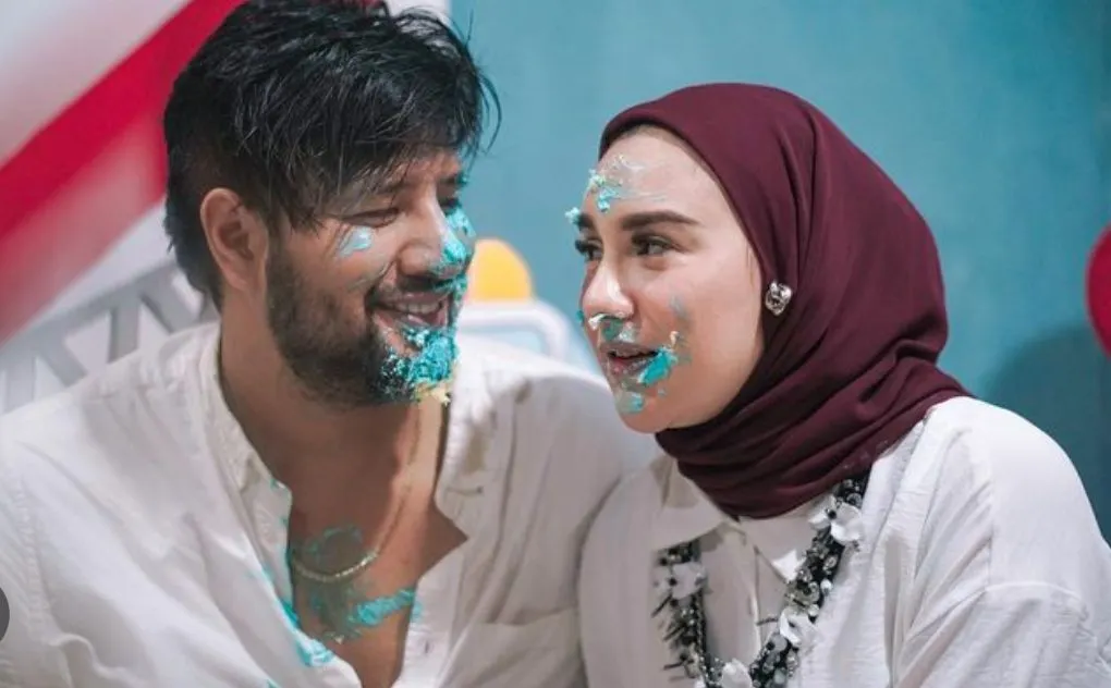 Ammar Zoni membela diri dengan menyalahkan Irish Bella, ia mengeklaim tuduhan narkoba terus-menerus dari mantan istrinya membuatnya stres.