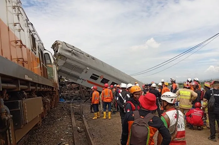 Kecelakaan KA Turangga dengan Commuterline Bandung Raya di petak Jalan Haurpugur-Cicalengka