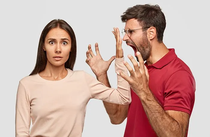 Ada beberapa cara yang mudah untuk menghadapi teman toxic dalam circle kita tanpa harus ada keributan, di antaranya sebagai berikut.