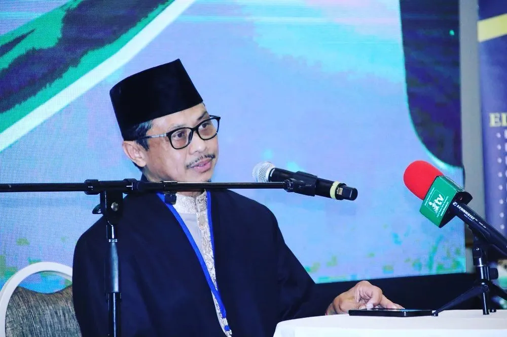  Imam Shamsi Ali merupakan tokoh ulama sekaligus Presiden Nusantara Foundation.