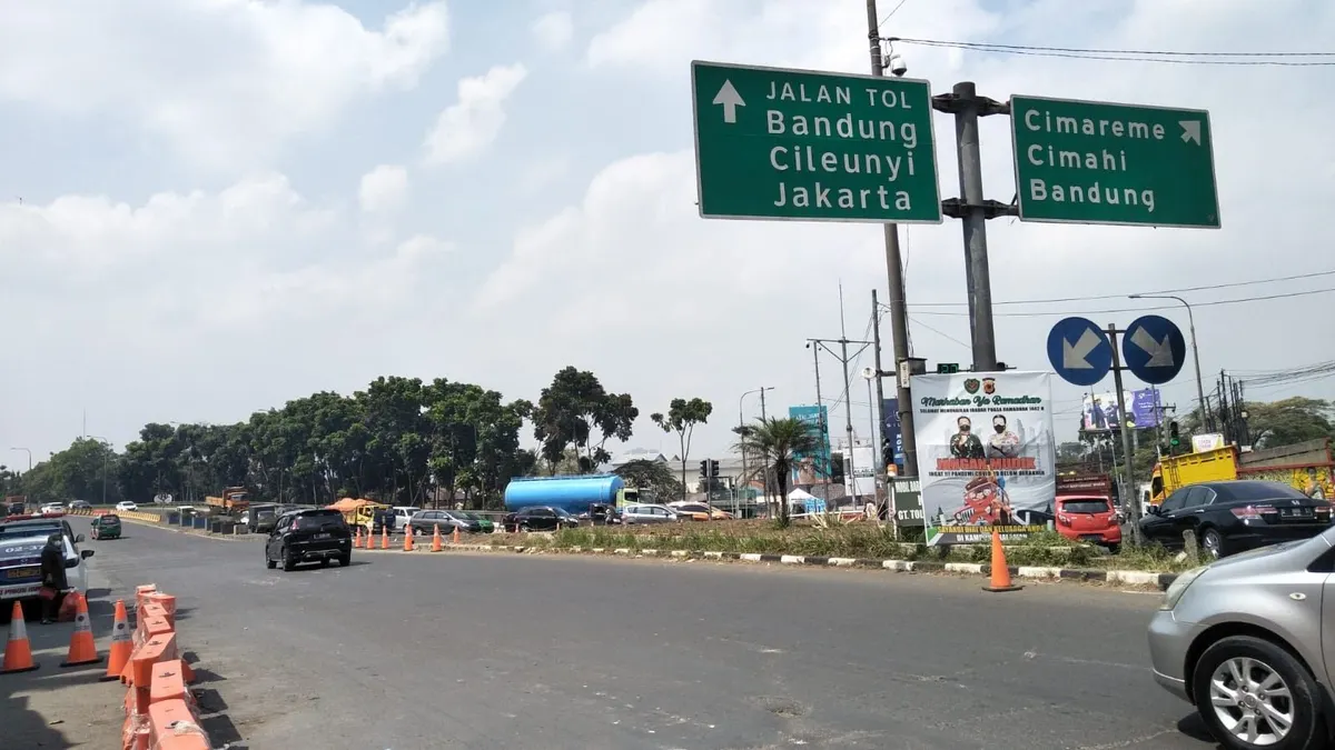 Gerbang Tol Padalarang. Adapun berikut ini adalah rute dan tarif untuk Tol Bandung-Solo di bulan Desember 2023 ini menjelang Libur Natal dan Tahun baru (Nataru).