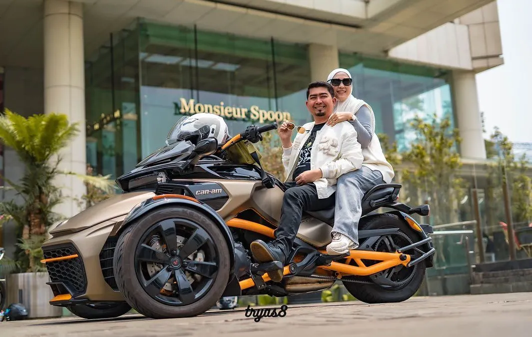 Ustaz Solmed dan April jasmine