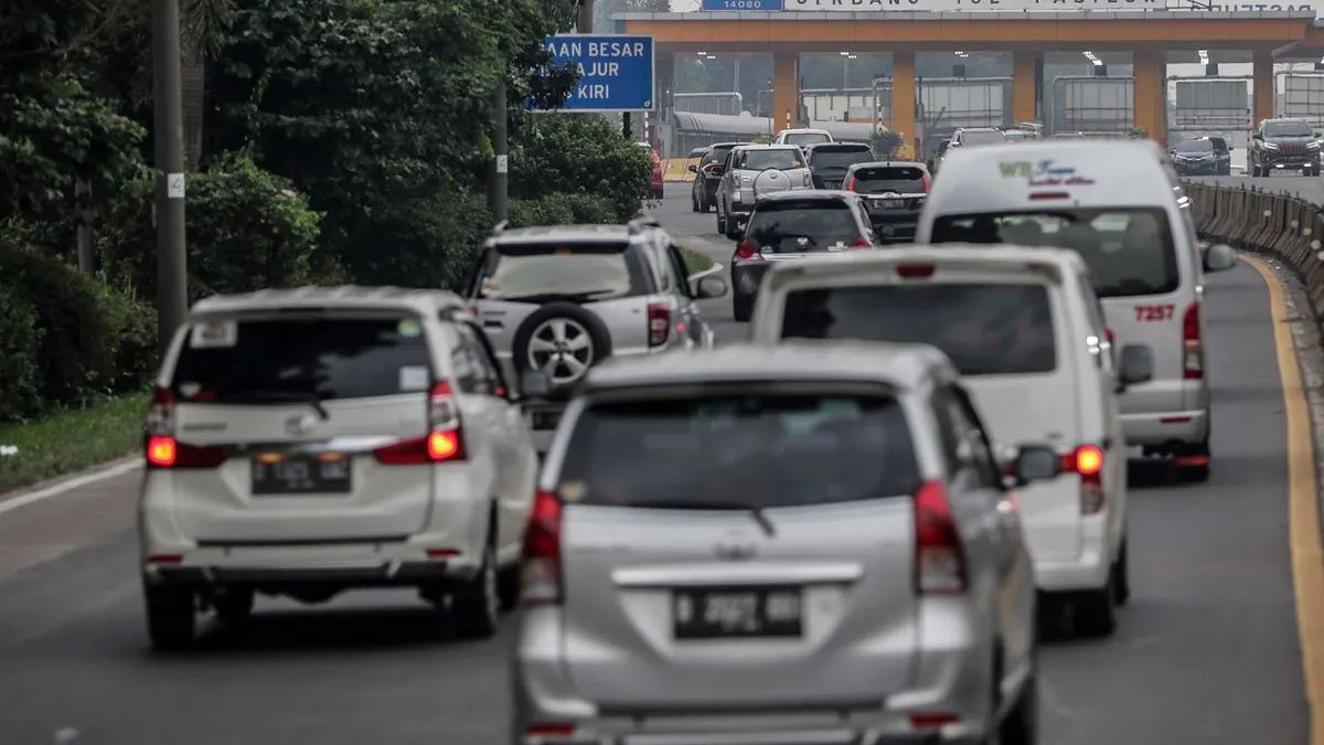 Masyarakat yang hendak mudik lebaran wajib tahu hal yang harus dilakukan jika kehabisan bensin atau daya mobil listrik di jalan tol.