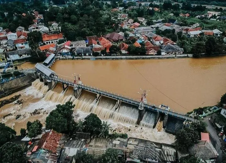 Hujan yang terjadi setiap sore hari di Kota Bogor menyebabkan TMA sungai Ciliwung di bendung Katulampa selalu mengalami kenaikan.