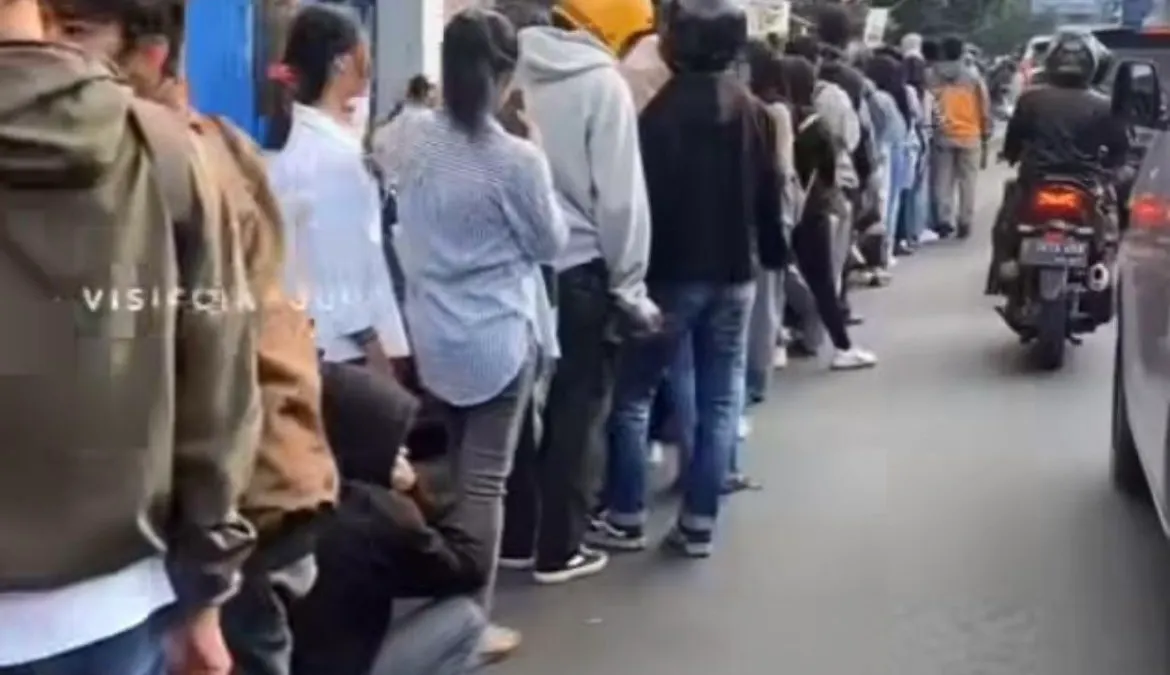 Viral Antrean Panjang Pelamar Kerja di Cianjur, Rela Antre dari Pagi Demi Dapat Pekerjaan