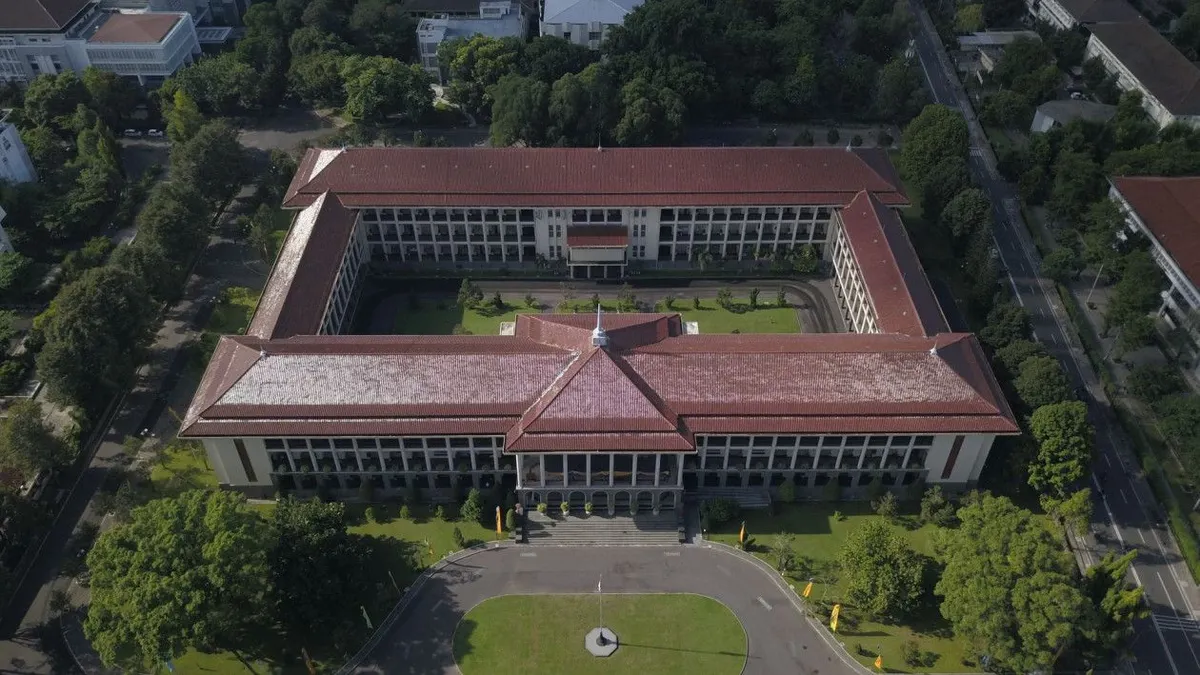 Setidaknya ada 10 universitas negeri dan swasta yang lulusannya paling cepat dapat pekerjaan.