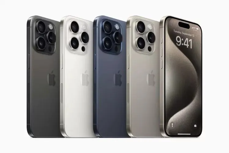 Ada empat varian yang telah diperkenalkan oleh Apple, yaitu iPhone 15 reguler, iPhone 15 Plus, iPhone 15 Pro, dan iPhone 15 Pro Max.