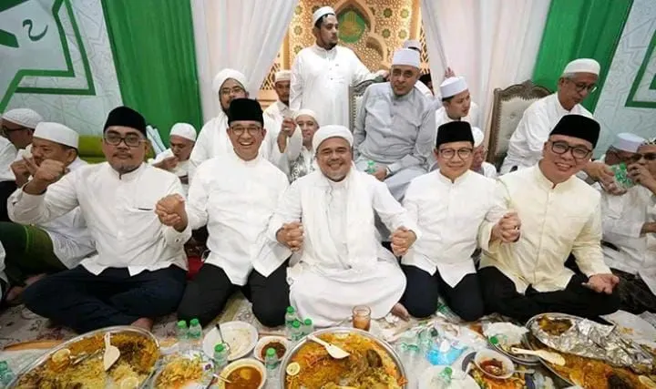 Anies Baswedan mengenang sosok Syarifah Fadhlun merupakan orang yang setia menemani Habib Rizieq dalam berdakwah.