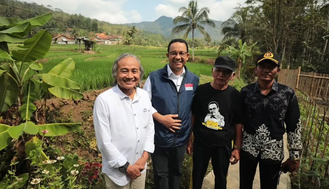 Anies Baswedan merasakan nostalgia saat berkunjung ke Desa Kracak tempat KKN dulu di Banyumas, Jawa Tengah.
