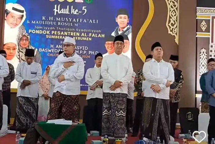 Anies Baswedan Kunjungi Pesantren Tertua di Kebumen Jawa Tengah, Pas Banget Hari Batik Nasional