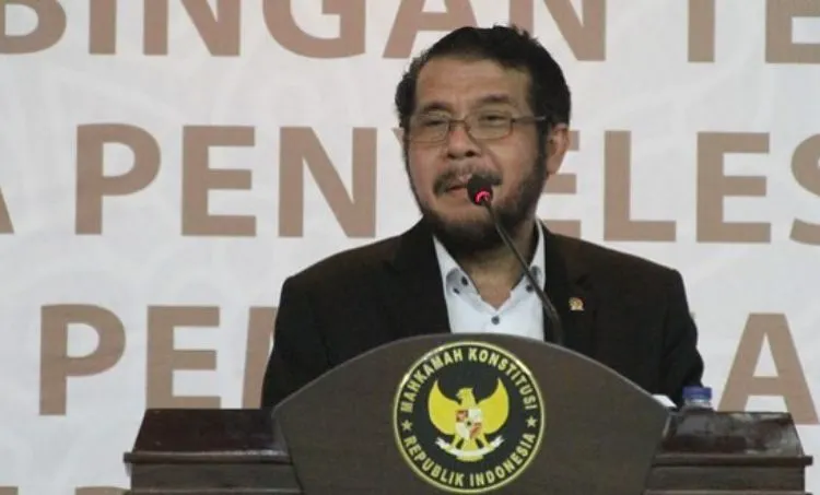 Anwar menyampaikan bahwa MKMK telah melanggar peraturan karena melaksanakan peradilan secara terbuka. Meski dirinya menghormati keputusan.