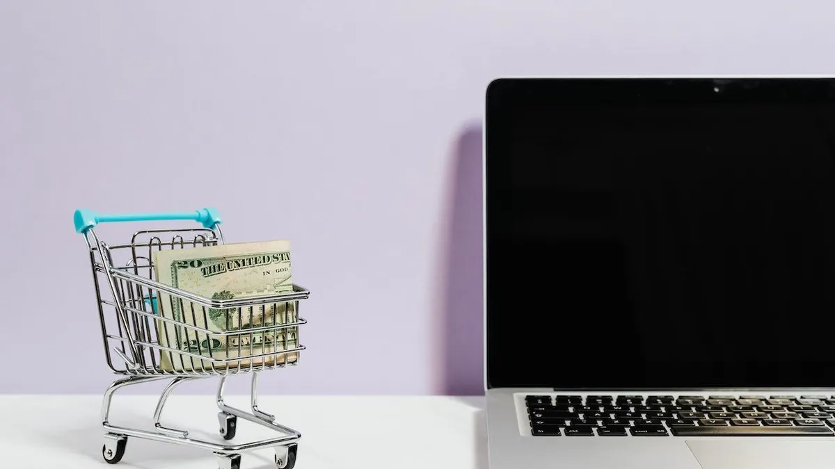 Predatory pricing adalah strategi di mana penjual menjual produk dengan harga sangat rendah untuk mengeluarkan pesaing dari pasar.