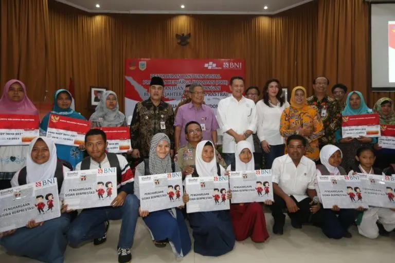 Dua bansos yang akan cair hari ini tentu sudah banyak ditunggu-tunggu oleh para KPM yang bantuannya belum cair.