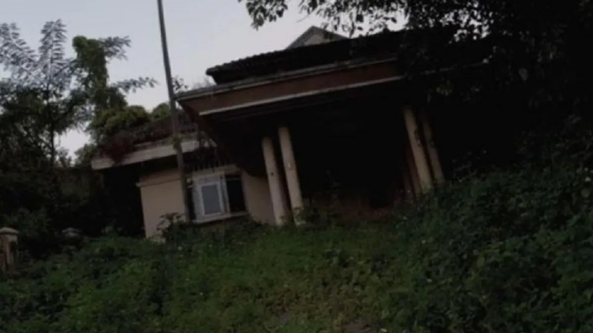 Baru-baru ini, beredar kabar terkait kondisi rumah tempat tinggal Suzanna yang sudah terbengkalai. Kondisinya tampak menyeramkan.