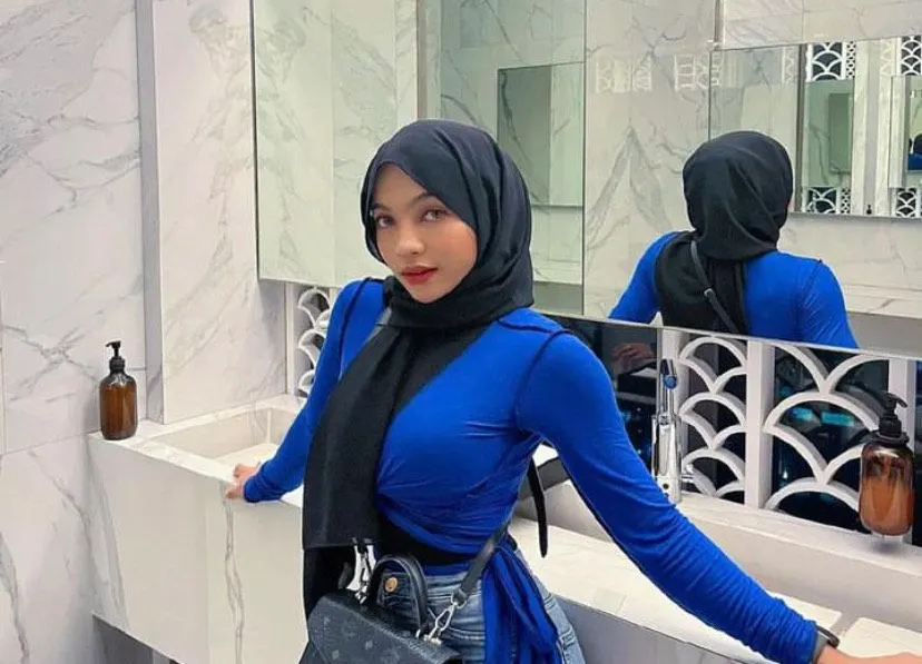 Berikut adalah biodata profil Oklin Fia selebgram yang viral dengan kontan menjilat es krim. Sosoknya memang kerap menuai kontroversi.