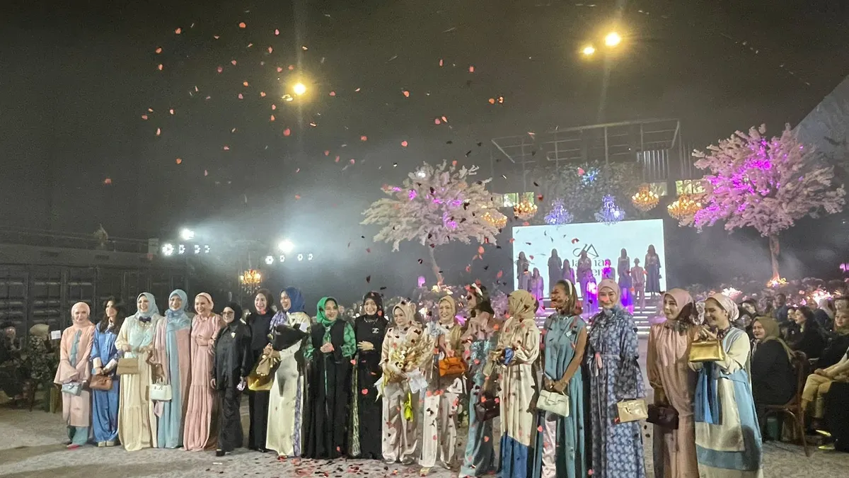 Brand lokal Janna Ameera memukau Jakarta lewat sebuah fashion show yang digelar di Half Patiunus, Jakarta Selatan, Jumat, 19 Januari 2024.