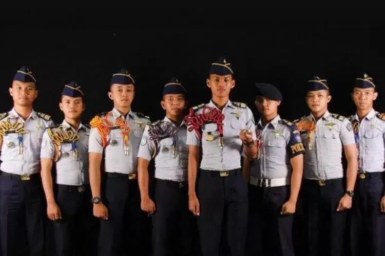 Sekolah kedinasan.